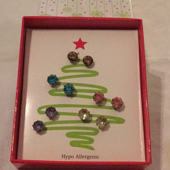 🌺NWT Amazing Set of 5 Sets Assorted Earrings 🌺 - Picture 3 of 4